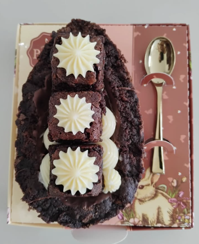 Ovo com casca de brownie